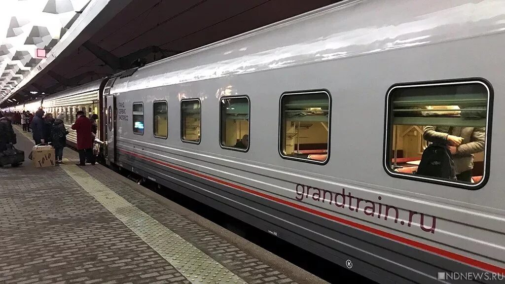 Поезд таврия севастополь санкт петербург. Поезд таврия 007а санкт-петербург севастополь. Санкт-петербург симферополь жд. 007с севастополь — санкт-петербург. Купейный вагон поезд таврия.