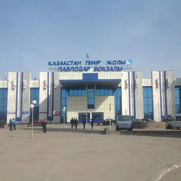 Павлодар казахстан вокзал. Павлодар казахстан вокзал. Справочная жд вокзала павлодара. Железнодорожный вокзал павлодар. Вокзал павлодар старый.