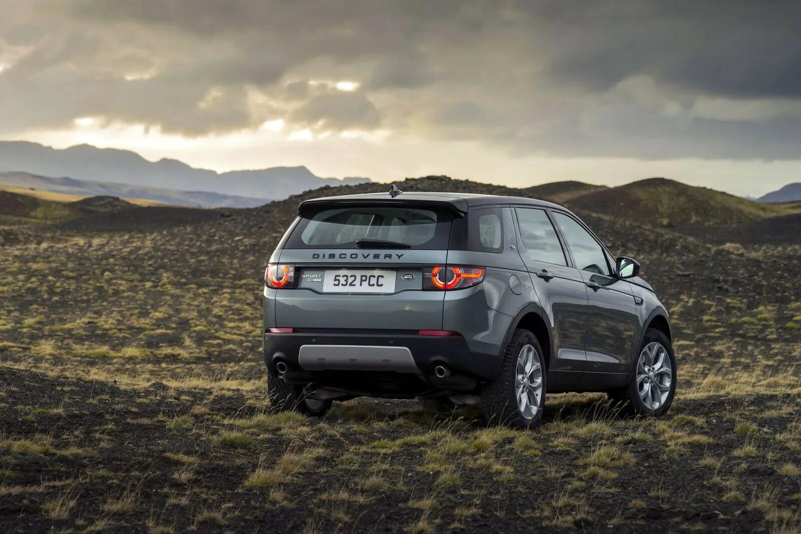 Land rover discovery sport отзывы. Land Rover Discovery Sport 2015. Ленд Ровер Дискавери 2015. Range Rover Discovery Sport 2015. Ленд Ровер Дискавери спорт 2015.