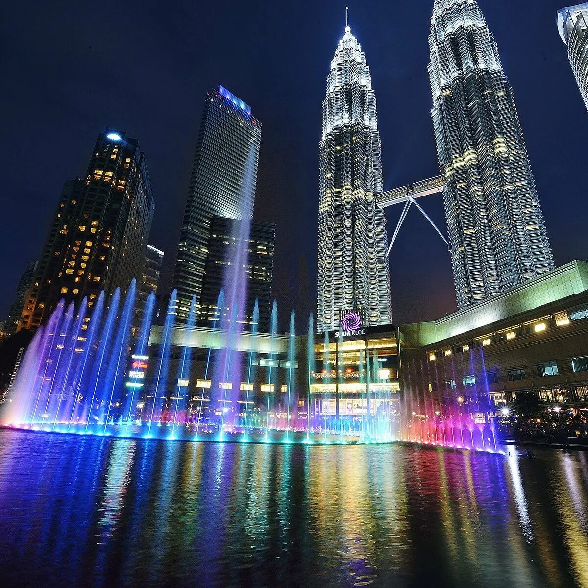 Suria klcc куала лумпур. Klcc куала лумпур. Klcc куала лумпур. Башни близнецы петронас в малайзии. Куала лумпур klcc.