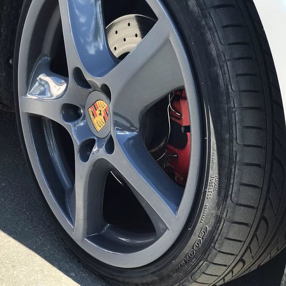 Диск spyder r20 porsche. Диски порше кайен r20. Диск spyder r20 porsche. Диски на порше кайен 21. Оригинальные диски порше.