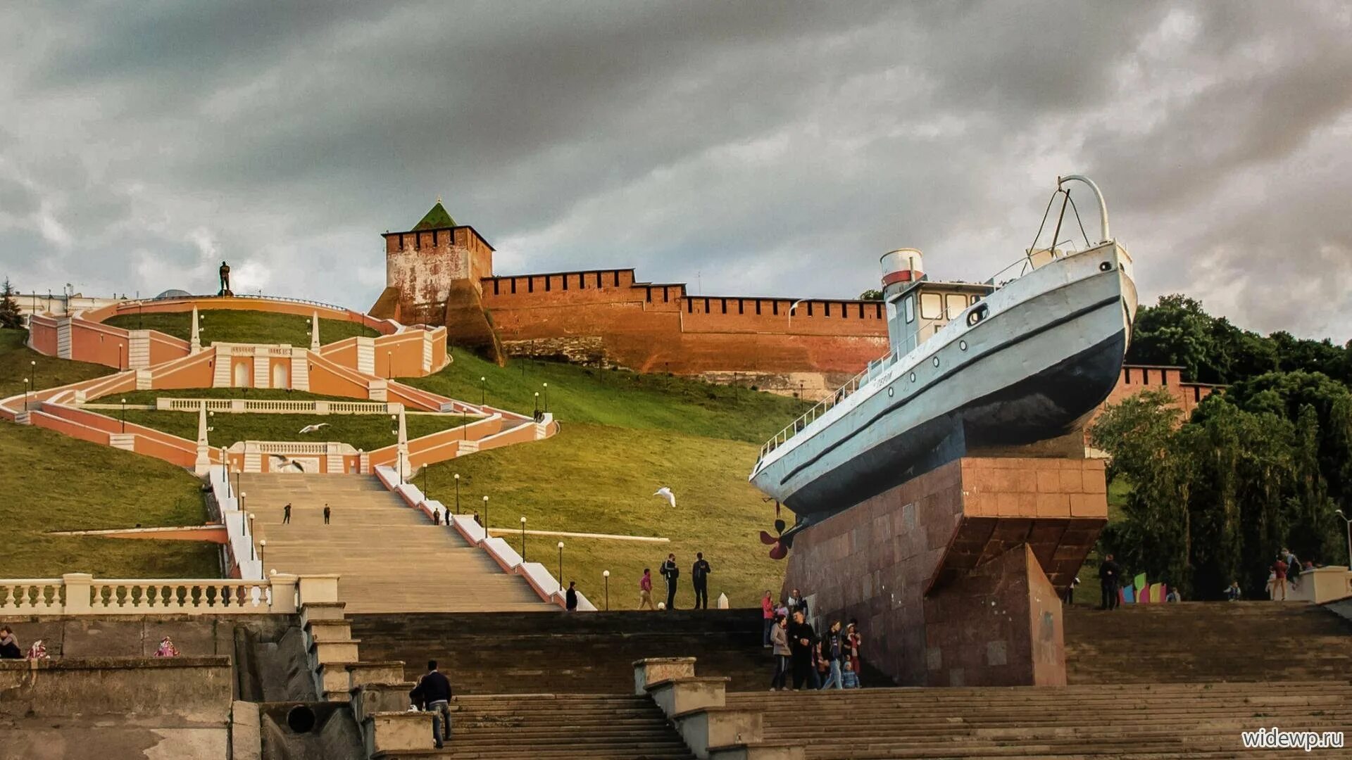 Арка нижний новгород. Чкаловская лестница Нижний Новгород. Нижегородский Кремль Чкаловская лестница. Чкаловская лестница и Кремль. Чкаловская лестница достопримечательности Нижнего Новгорода.