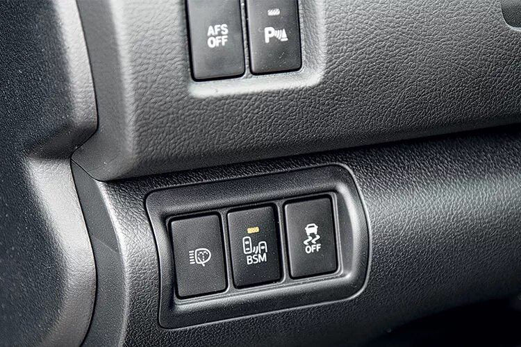 Кнопки управления тойота. Кнопки toyota camry 40. кнопки на камри 55. кнопка тойота камри 50. кнопка слепых зон тойота камри 55.