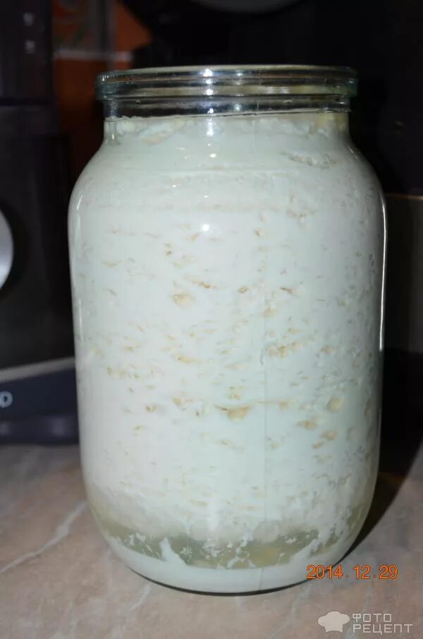 Блюда из просроченного молока. На кислом молоке. Оладьи с прокисшего молока. Оладьи на прокисшем молоке пышные. Пампушки таратушки.