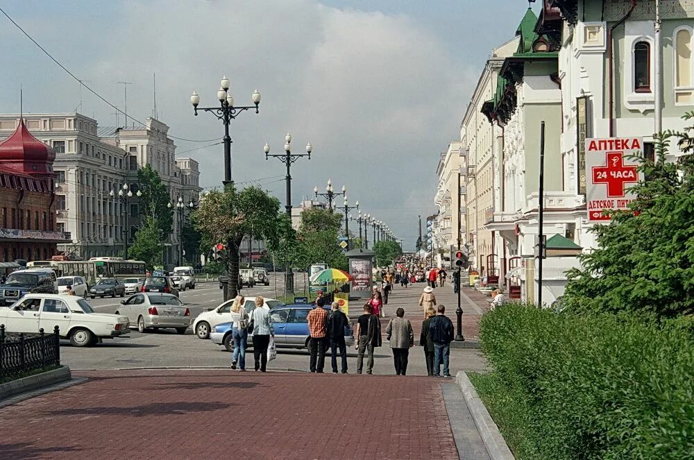 Хабаровск ул толстого. Главная улица Хабаровска. Хабаровск центр. Хабаровск центр города улицы. Хабаровск холмы.