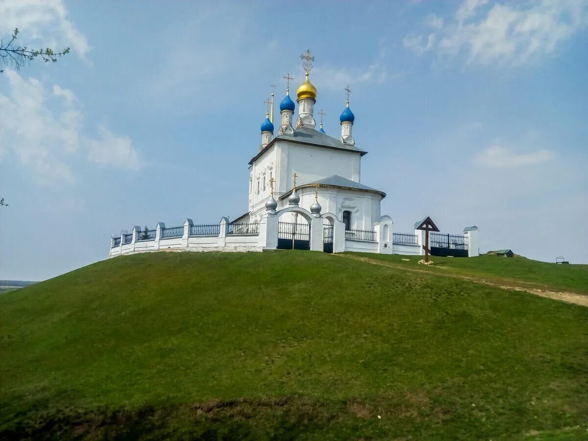 Церковь на холмах. Успенский монастырь Епифань Тульская область. Женский скит Епифань. Епифань Церковь на Холме. Епифань монастырь женский.