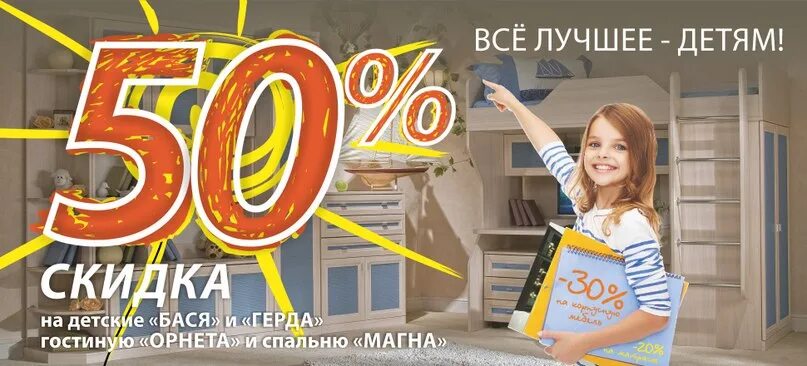 Подарки для детей. Мама с ребенком в магазине. Покупайте лучшее детям. Примерка детской обуви. Выбор одежды с ребенком.