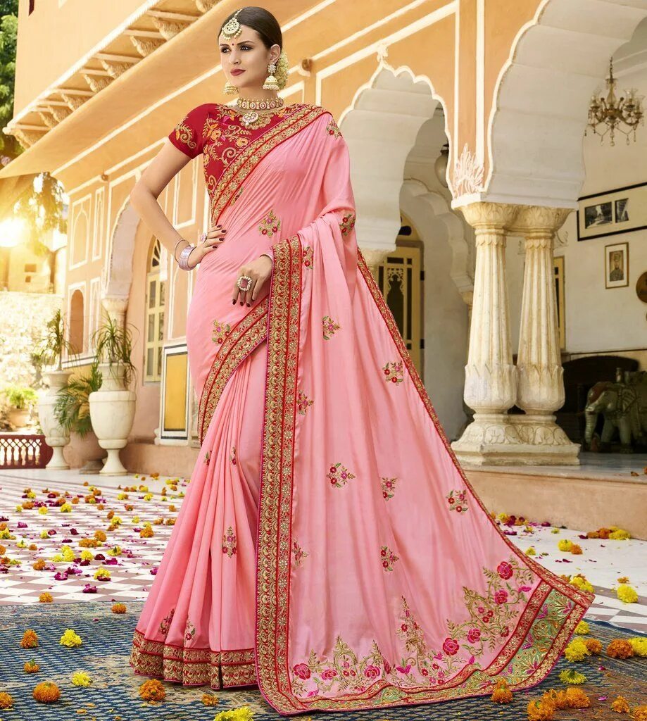 Индийское Сари. Сари (женская одежда в Индии). Индийская одежда Сари розовая. Индийское праздничное Сари.
