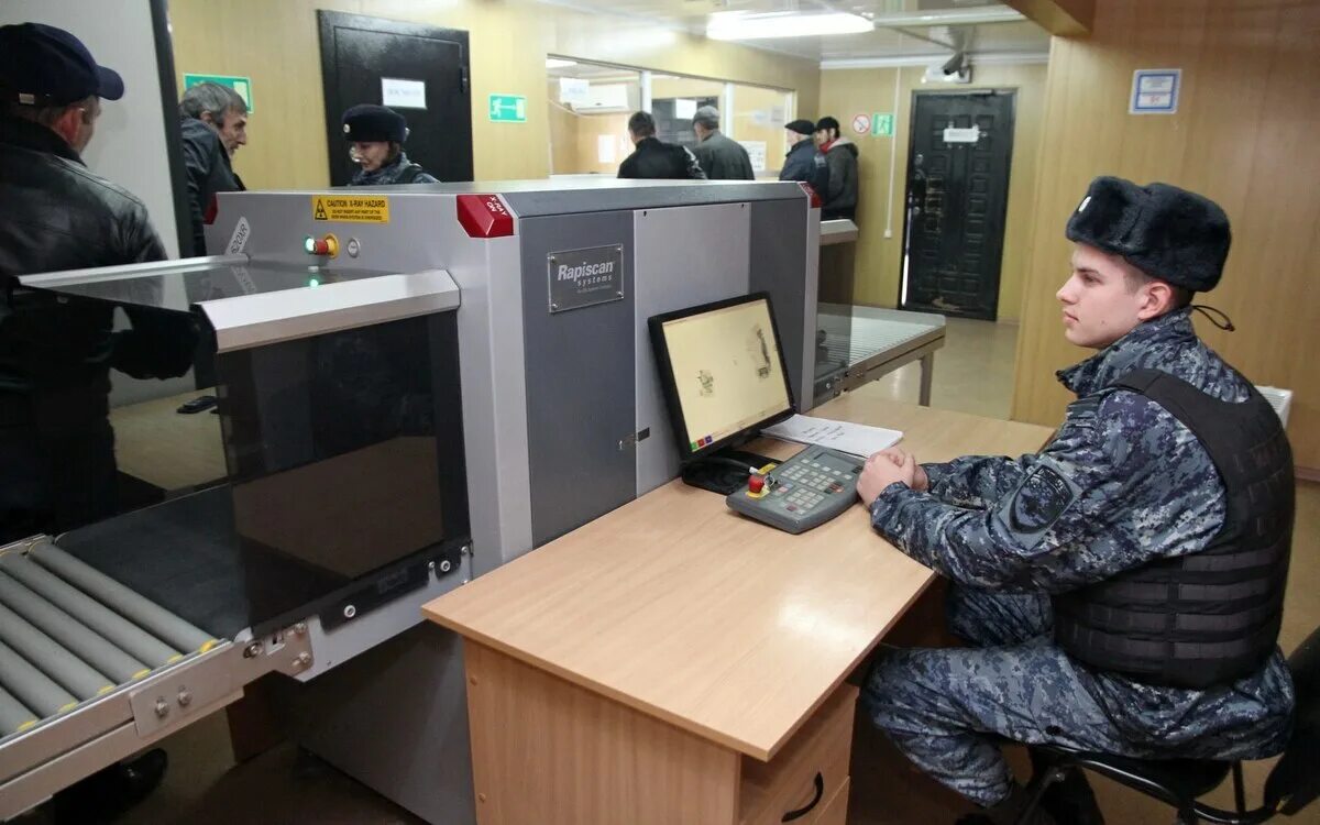 Досмотр на проходных. Контрольно пропускной пункт полиции. контрольно пропускной пункт ппс. охрана досмотр. кпп полиция.