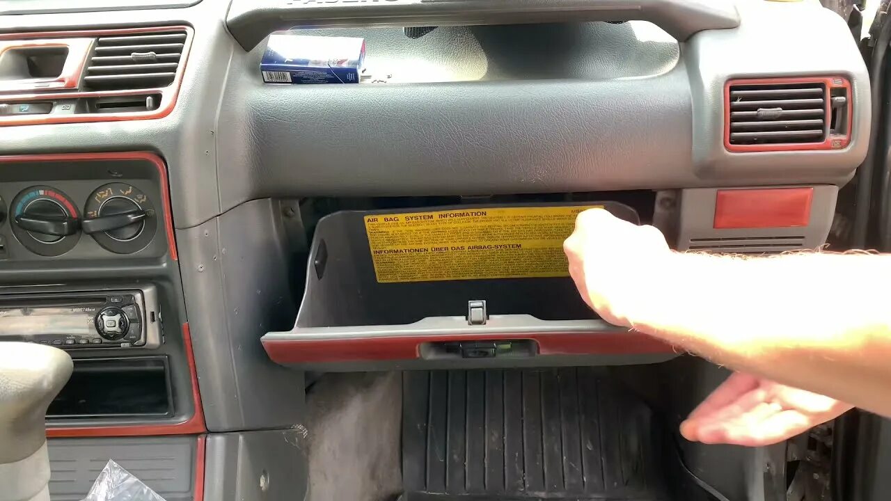 Ставим салонный фильтр - Mitsubishi Pajero (2G), 1998 года своими руками DRIVE2