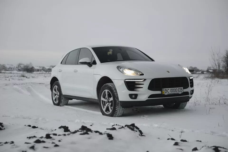 Porsche Macan off Road. Порше Макан off Road. Село Макан.