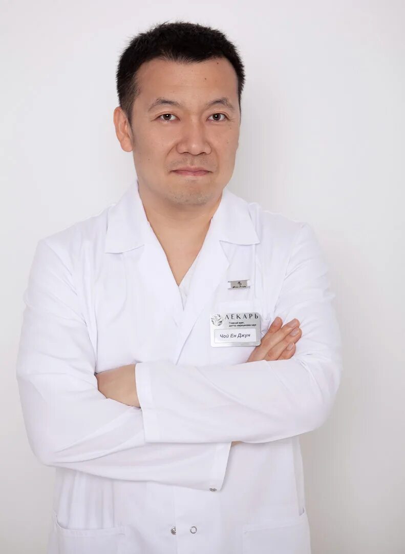 Чой ен джун. Доктор Чой Ен Джун. Чой Ен Джун рефлексотерапевт, невролог. Чой Ен Джун педиатр. Клиника доктор Чой.