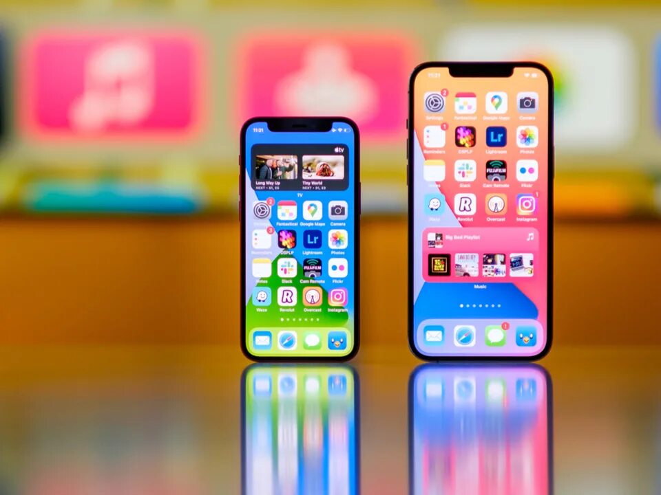 Айфон 13 против айфон 15. Apple iphone 13 Mini. Iphone 13 и iphone 13 Mini. Apple iphone 13 Apple iphone 13mini. Iphone 13 Mini iphone XR.