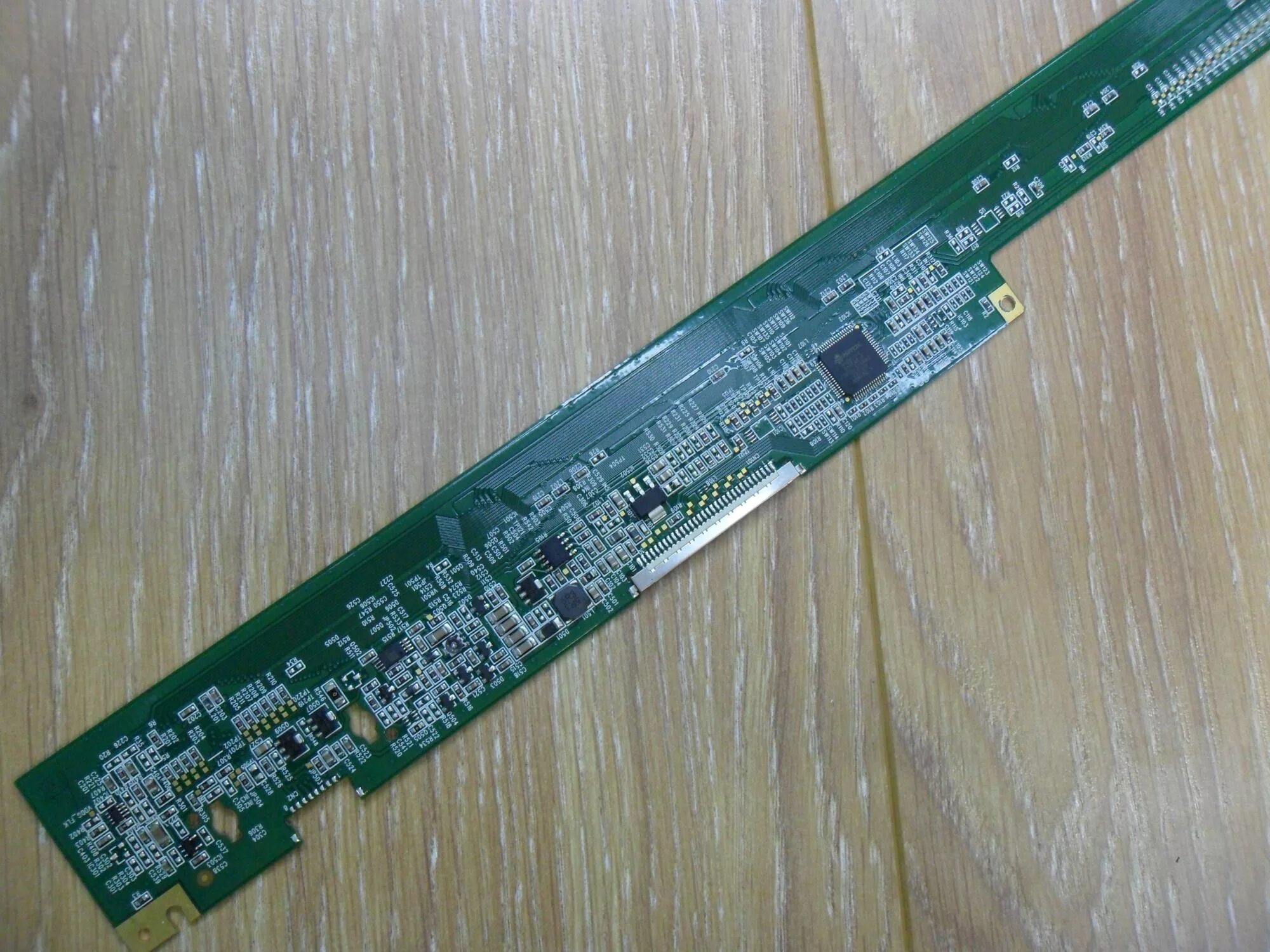 Плата матрицы lc215du2a схема LCD PHILIPS 42PFL3606H Номиналы конденсаторов
