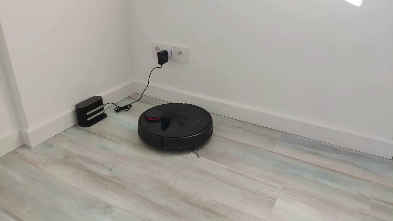 Робот пылесос Алиса умный дом. Робот пылесос с Алисой. Xiaomi Vacuum Cleaner Алиса. Алиса включи робота пылесоса