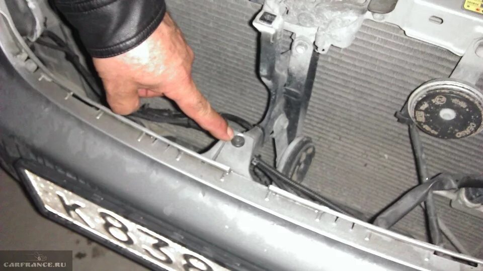Comment enlever les pare-chocs avant et arrière Toyota Corolla (2000-2006)