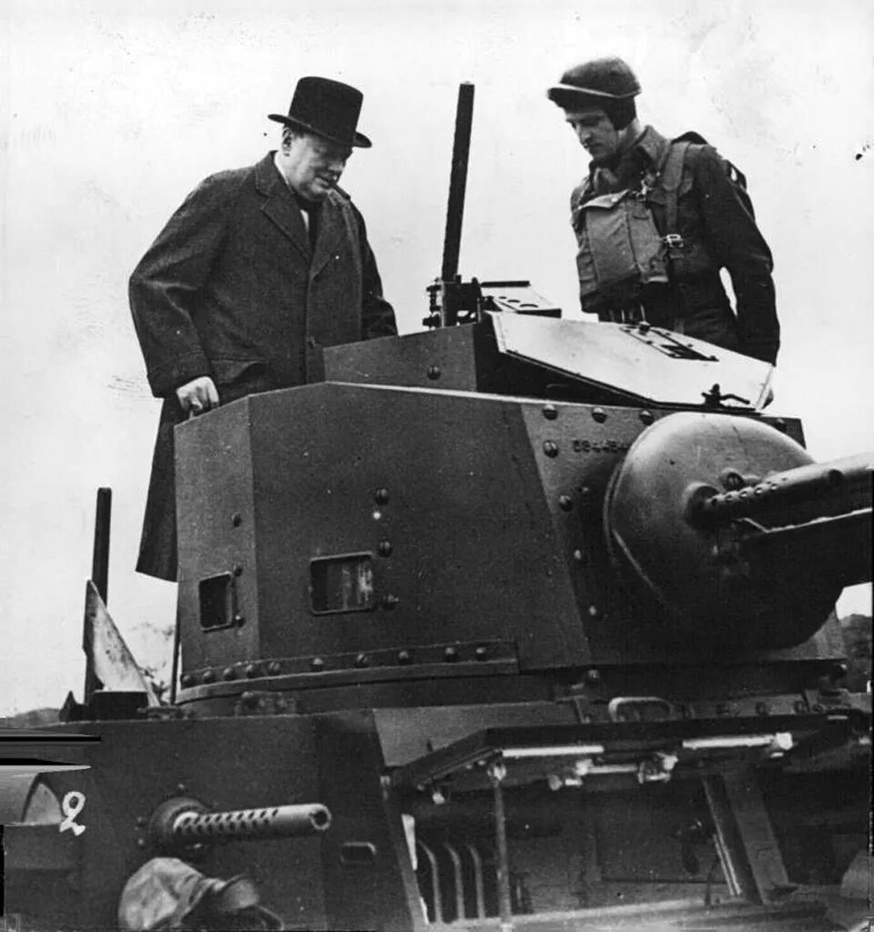 Уинстон Черчилль танк. Черчилль 2 мировая. Уинстон Черчилль 2 мировая. Уинстон Черчилль на танке Черчилле.