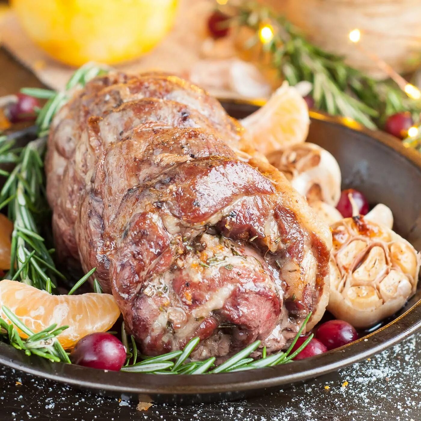Рецепт блюд из мяса свинины простые. Праздничные мясные блюда. Мясо на праздничный стол. Мясные блюда на праздник. Горячие блюда.
