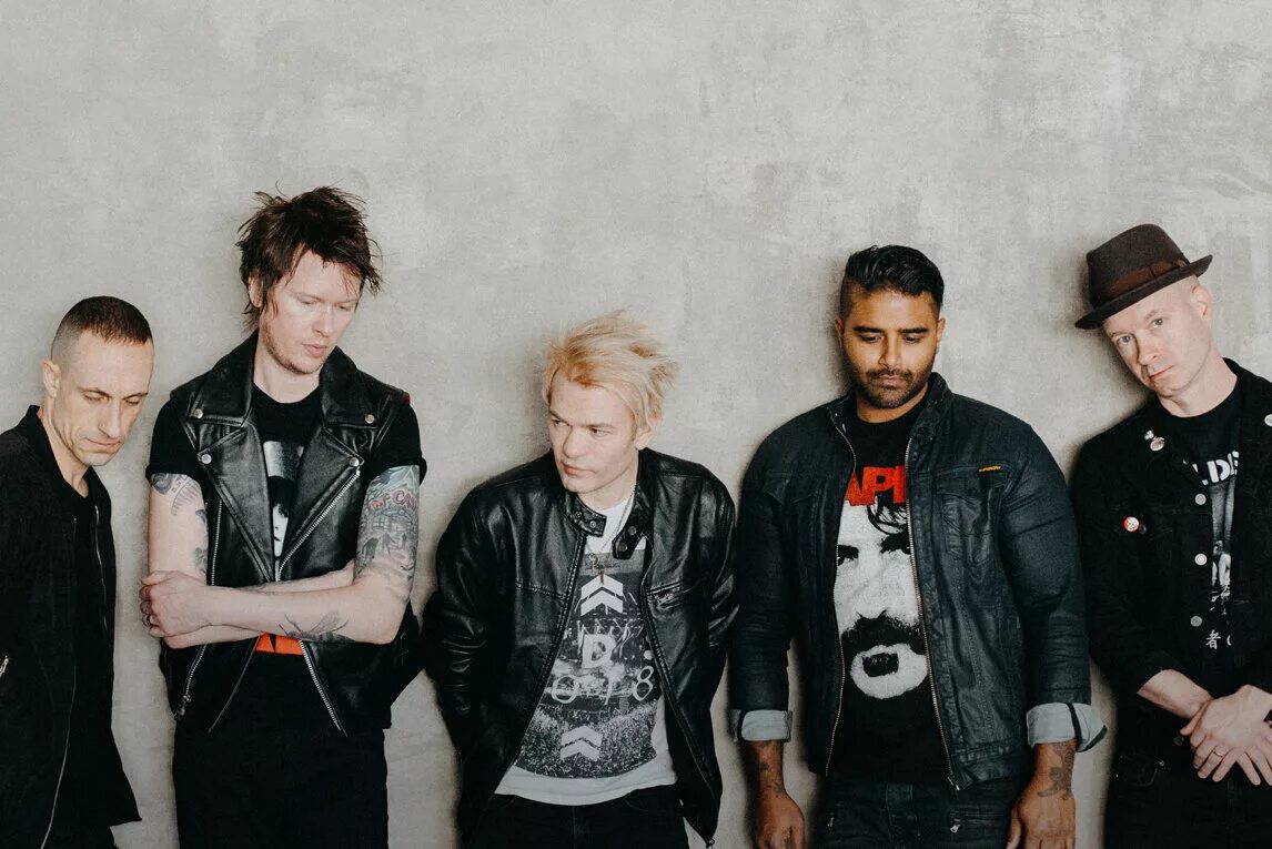 Sum 41 2025. Sum 41. группа sum 41 2025. sum 41 2000. sum 41 2025.