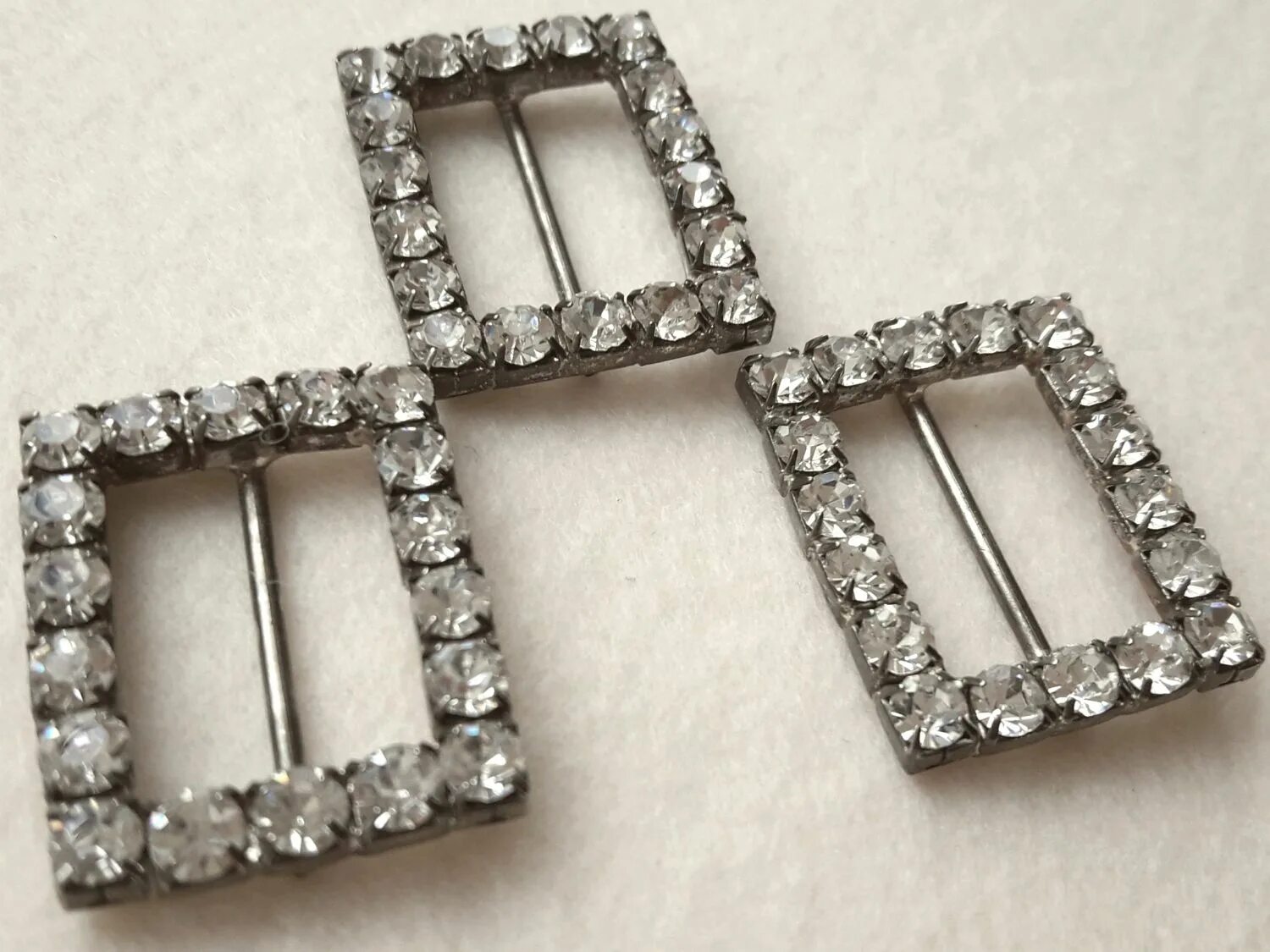 Пряжка со стразами. Пряжка со стразами 0661. Декоративная пряжка со стразами 2-3мм. Пряжка со стразами 4918 никель. Пряжка для ремня со стразами.