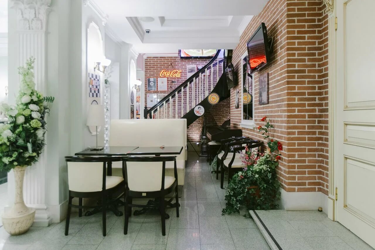 Советская 19 нижний новгород оптика кронос. Формат бар москва. Улица покровка 17. Хаос покровка 28. Отель ул покровка.