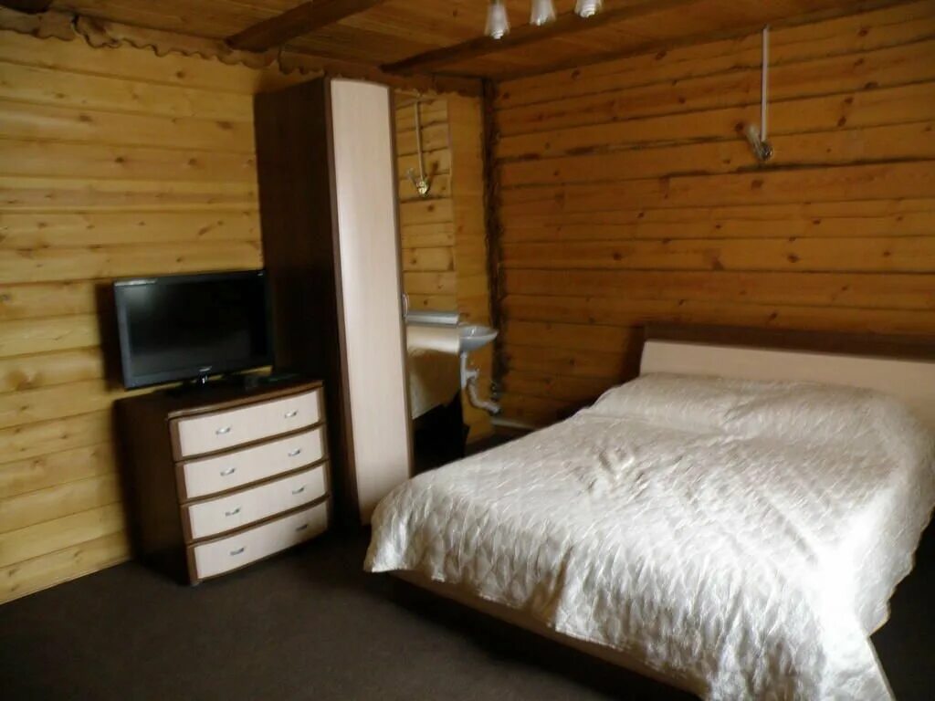 турбаза алые паруса большое голоустное. кафе у михалыча большое голоустное. байкал большое голоустное турбазы. гостиниц медведица в большом голоустном. байкальская усадьба в большом голоустном.