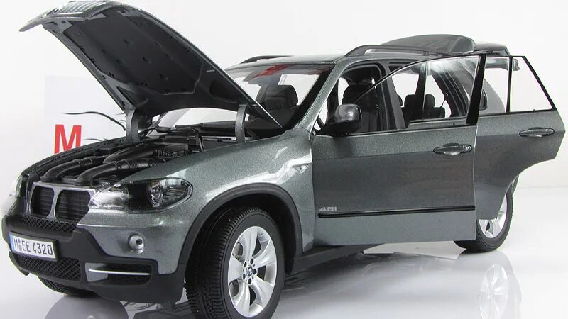 Моделька бмв х5. Bmw x5 e53 1:18. модель бмв х5 е70. машинка моделька бмв х5 е70. моделька bmw x5 e70.