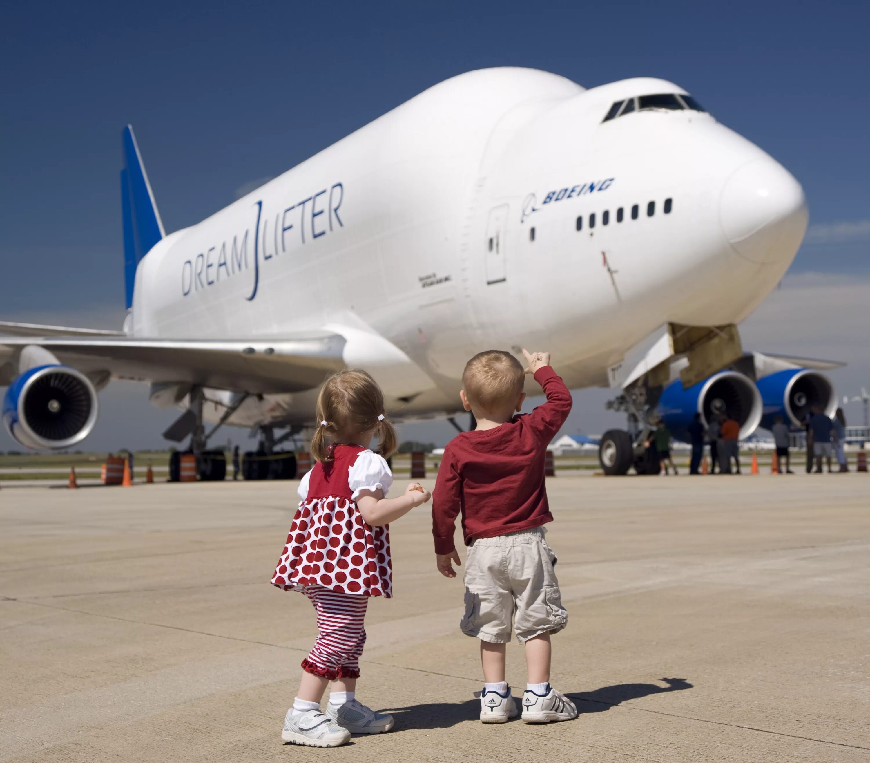 Самолет для детей. Авиация для детей. Самолет детский. Красивый детский самолет. Дети в частном самолете.