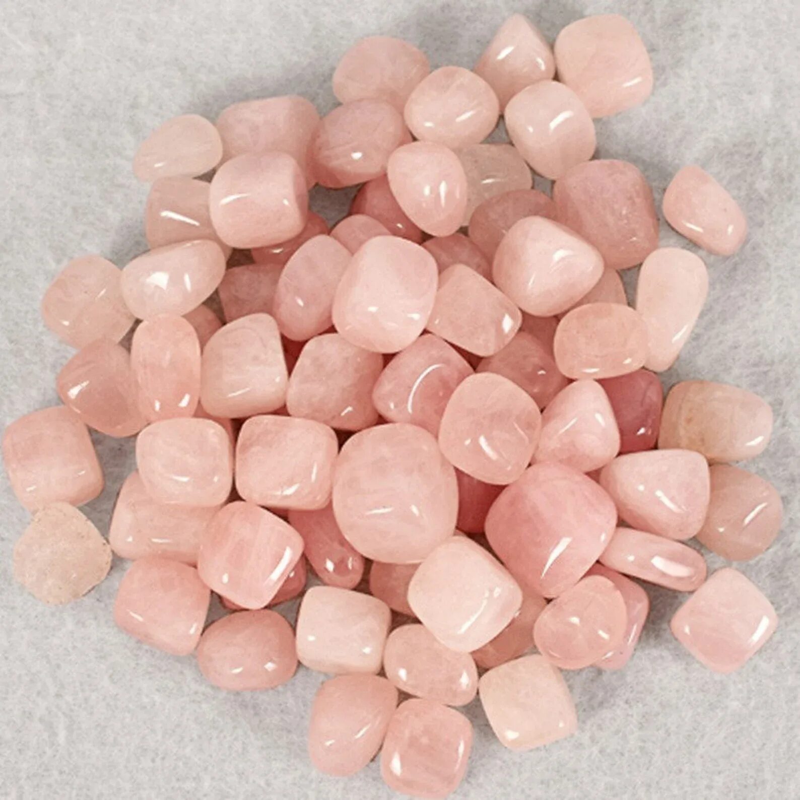 Rose Quartz камень. Полудрагоценные камни розовый кварц. Розовый кварц Кристалл. Кварц натуральный камень.