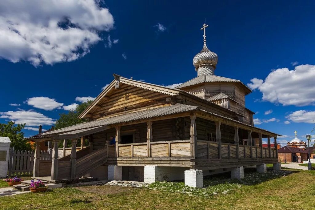 Свияжск церковь. Церковь Святой Троицы Свияжск. Свияжск деревянный Троицкий храм. Остров град Свияжск церкви. Остров град Свияжск Казань деревянная Церковь.