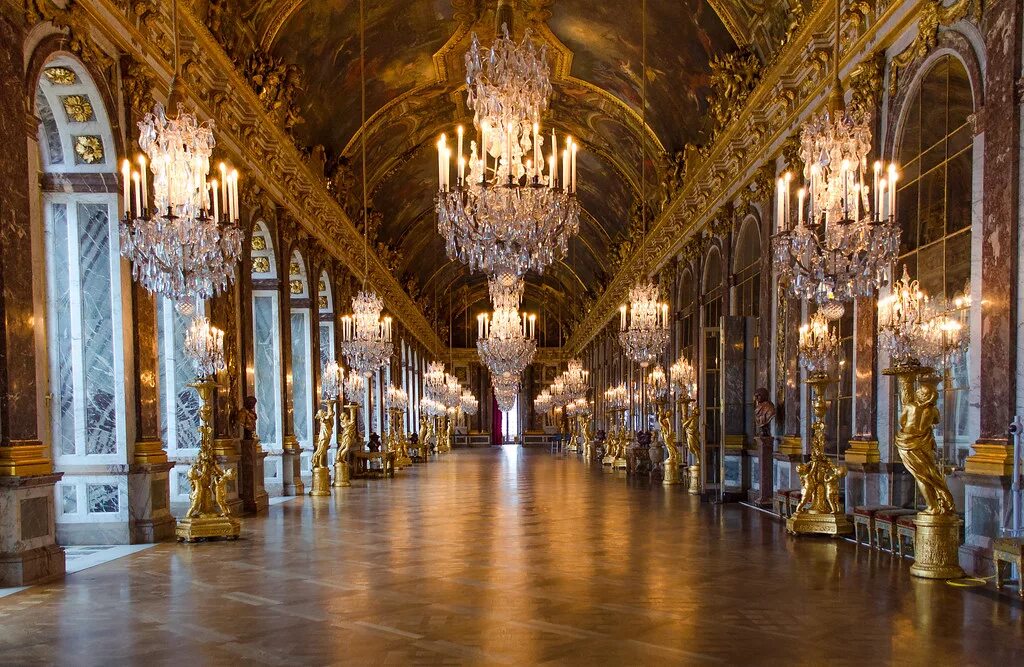 Версальский дворец внутри. Версальский дворец внутри зеркальная галерея. Версальский дворец зал войны.