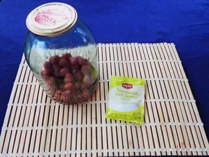 В компот добавляют лимонную кислоту на зиму