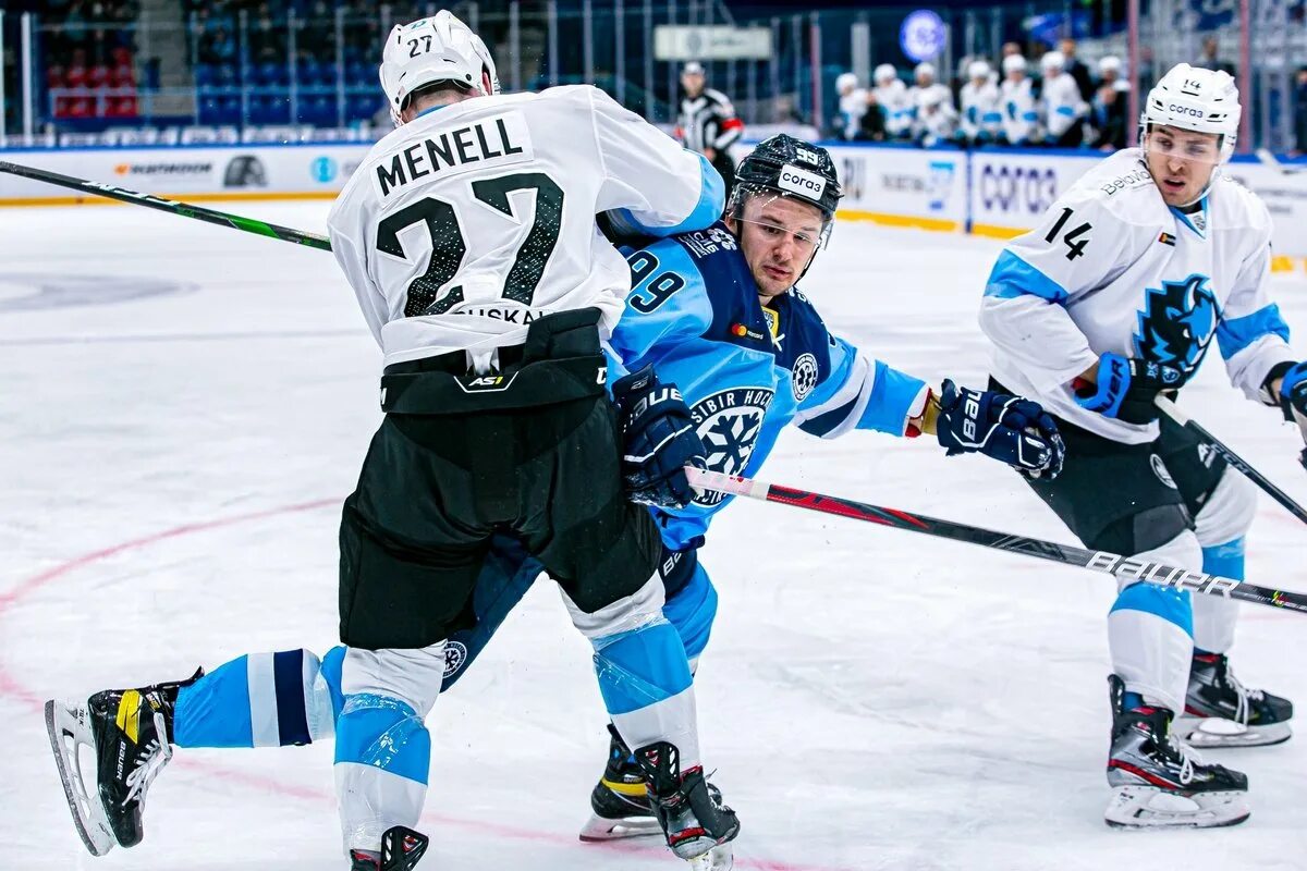 Хоккейный клуб динамо мн. Динамо минск история. Динамо минск хоккейный. Динамо минск история. Динамо минск история.