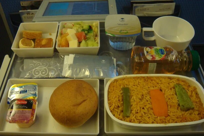 Флай дубай москва дубай кормят ли. Флай дубай москва дубай кормят ли. Flydubai меню на борту. Flydubai питание на борту. Флай дубай питание.
