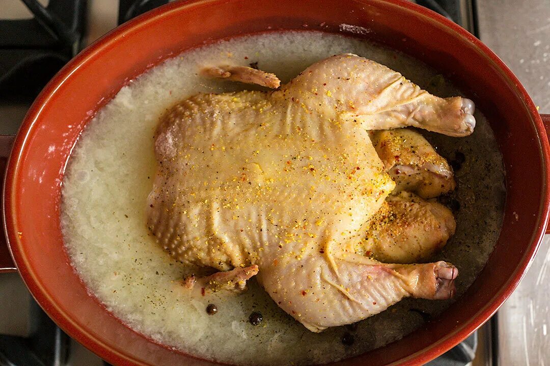 Мыть курицу надо. Натуральная курица. Вареная курица. Блюда с домашней курицей. Приготовленная курица внутри.