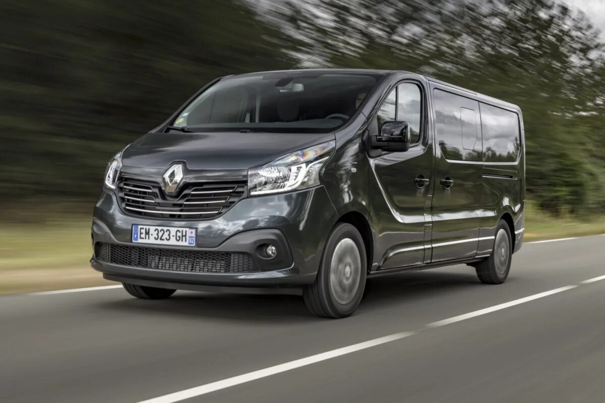 Рено трафик отзывы. Renault Trafic Combi. Renault Trafic SPACECLASS. Рено трафик 2014. Renault Trafic III 2017.