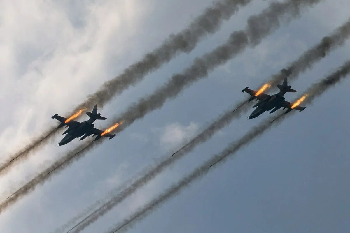 Вкс в сирии. Удары российских вкс. Сирия вкс авиаудар. Самолеты вкс бомбят сирия. Су-25 штурмовик.