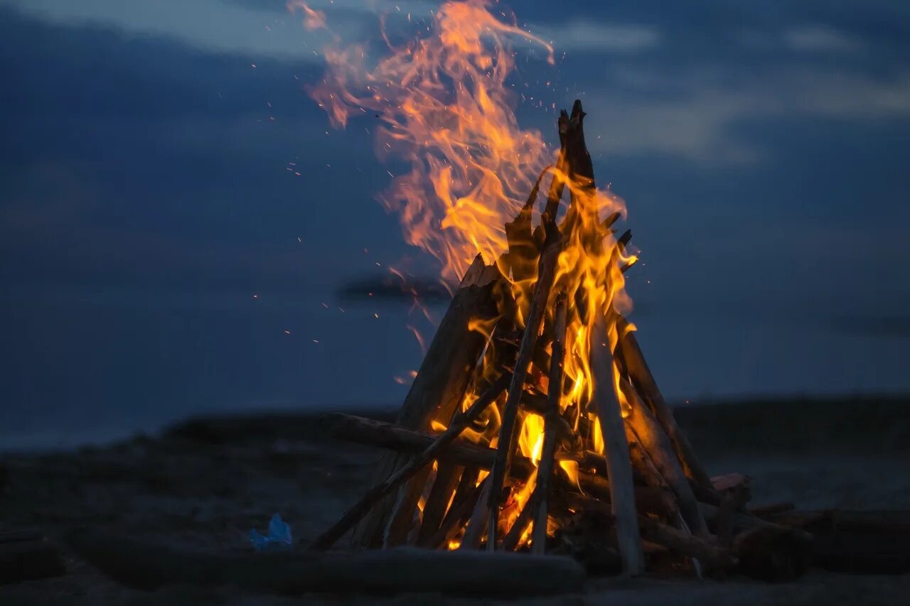 Море горит текст