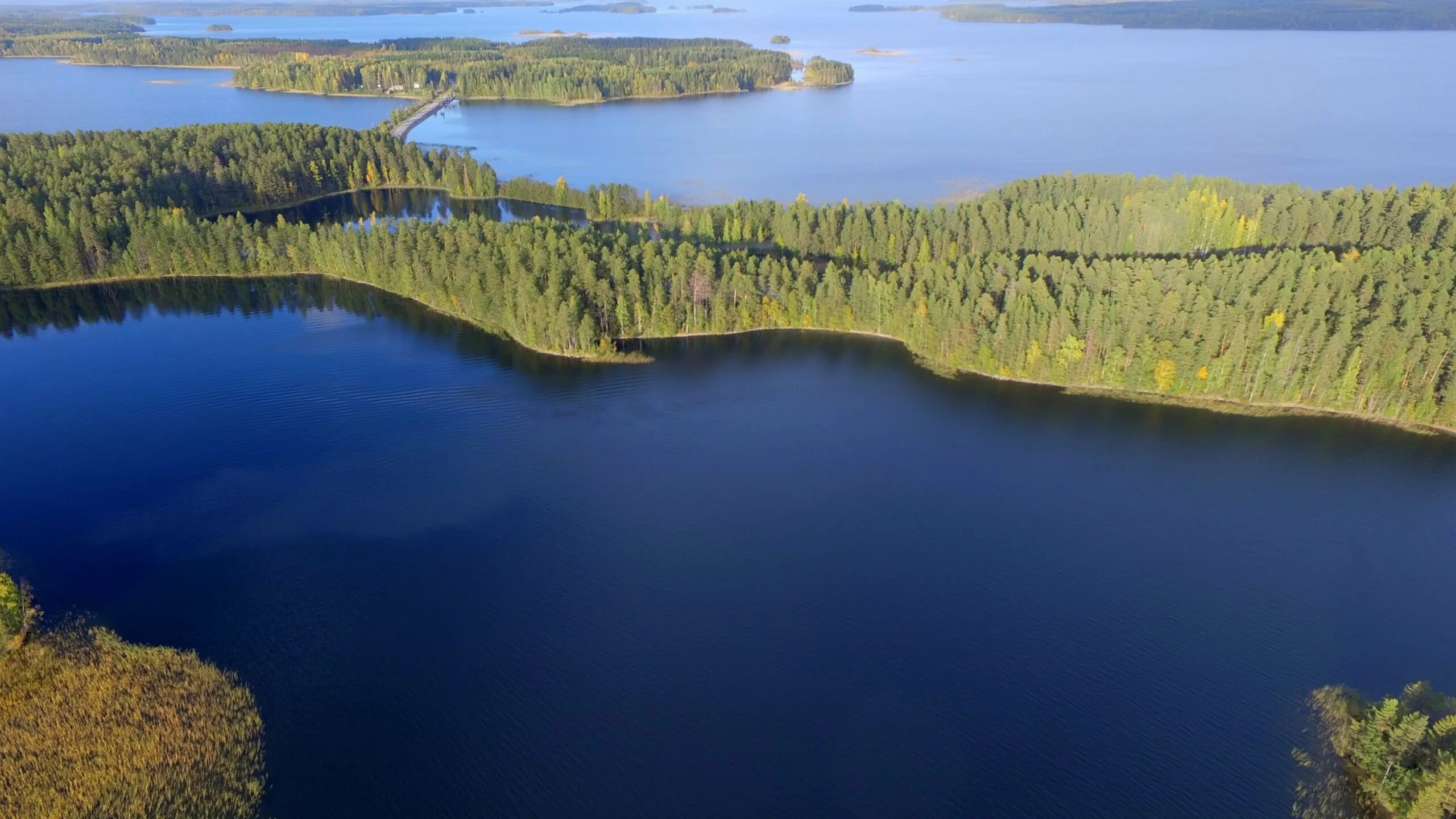 Названия финских озер. Гряда Пункахарью Финляндия. Финское озеро Пункахарью. Моренные озера Карелия. Мост Пункахарью в Финляндии.