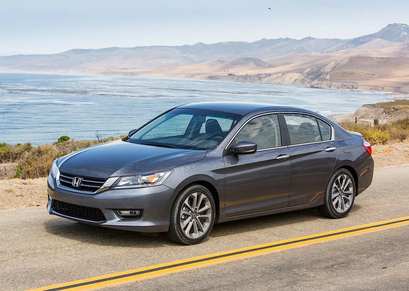 Седаны 2013 фото. Honda accord 2013. honda accord sport 2013. honda akkord 2013. honda accord 9 sport.