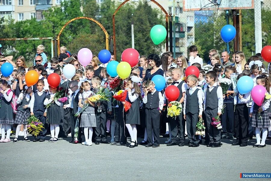 Школа 9 Миасс. Школа 7 Миасс. Школа номер 9 Миасс Машгородок. Школа 19 Миасс.