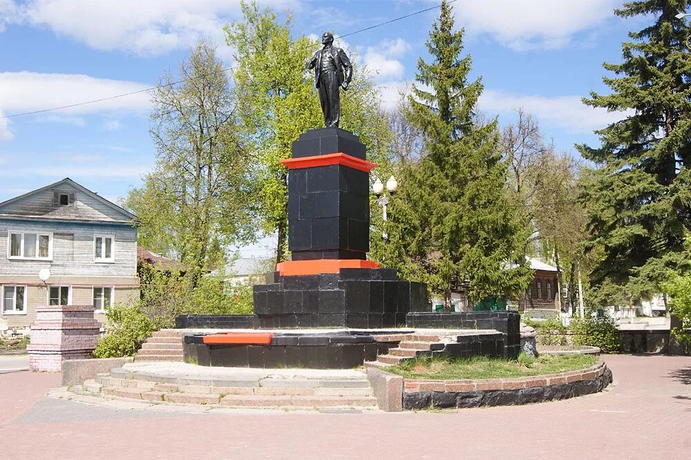 Сквер имени пушкина касимов. Парки касимова. Касимов рязанская область. Парки касимова. Касимов камень авинову.