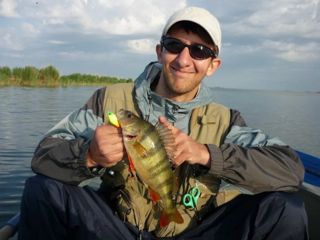 Сальские рыбаки веселовском. Сальские рыбаки веселовском. Лед на маныче. Сальские рыбаки веселовском. Спасатели сальск зима.