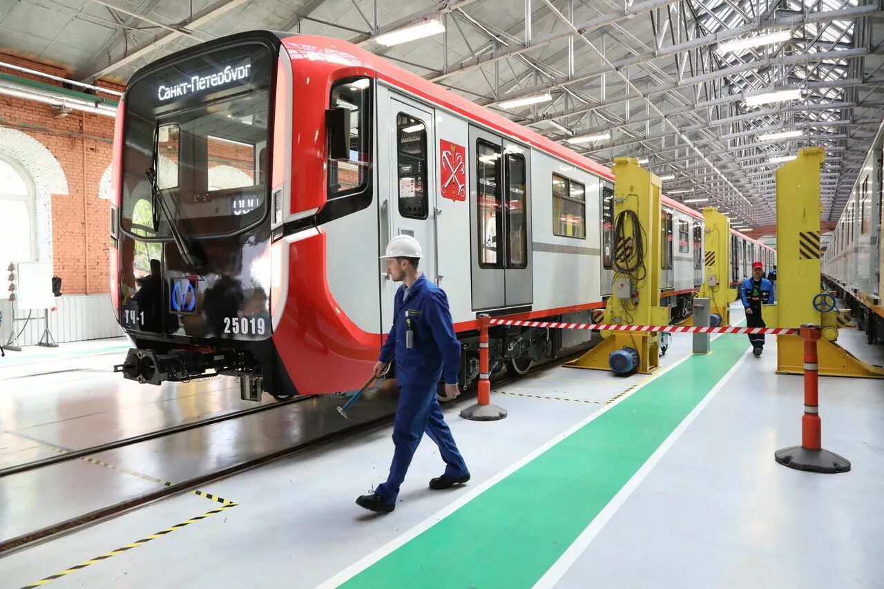Метропоезд балтиец 81/725. 81-725/726/727 вагон метро. Новые вагоны спб. Вагон балтиец новый спб. Новые вагоны спб.