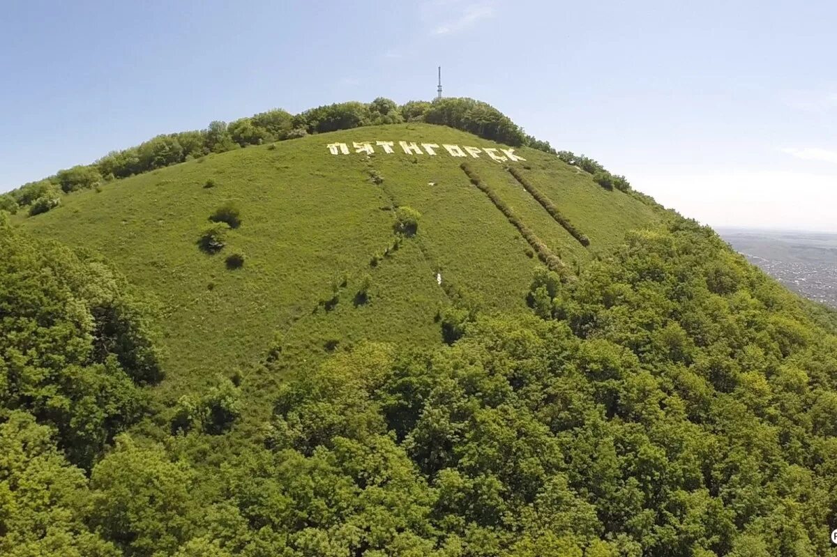 Вершина горы машук пятигорск. Горем пятигорск. Кисловодск гора машук. Гора лакколит машук. Гора машук в пятигорске.