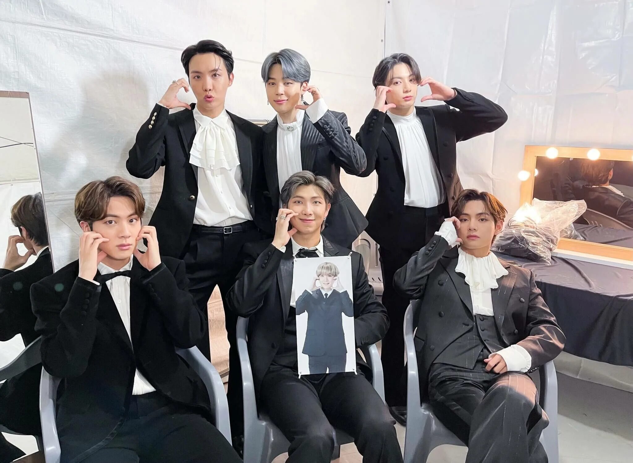 Где сейчас бтс. Бтс 2025. bts v 2025. бтс 2025. bts сейчас 2025.