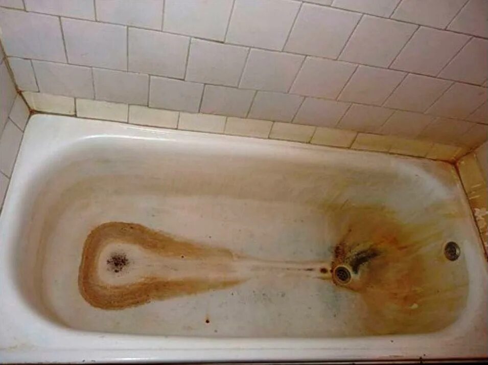 Чем можно почистить ванну. Ржавая ванна. Известковый налет в ванной.