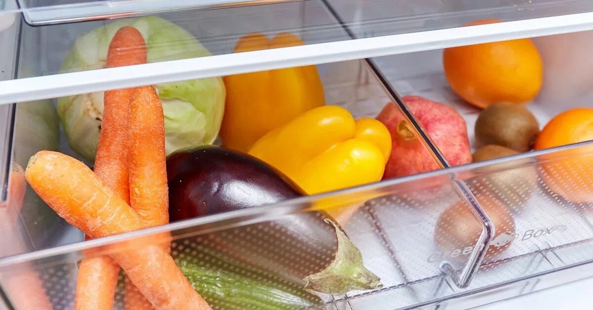 Хранение свежих овощей. Холодильник с продуктами. Фрукты в холодильнике. Холодильник для овощей. Холодильник для хранения овощей и фруктов.