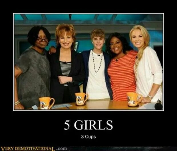 Две девушки 1 чашка. 2 герлз 1 кап. 1 girls 1 cup что это. 1 girls 1 cup что это. Две девушки 1 чашка.