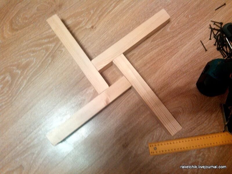 Как сделать крест для елки. Крестовина для сосны. Чертеж крестовины для елки с размерами. Крестовина для елки. Подставка для елки.